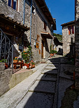 Tra i vicoli di Monte San Vito.