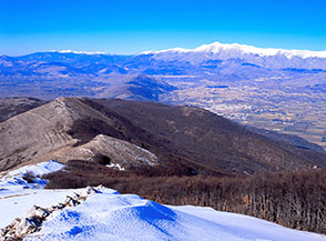 Dalla cima di Monte Coppetello vista verso Avezzano ed il massiccio del Velino.