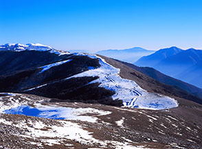 Da Monte Alto il proseguimento della catena con Serra Lunga.