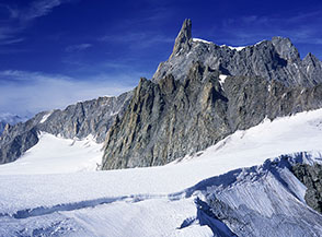 Il Colle e il Dente del Gigante (4014m.) dal Rifugio Torino Nuovo.
