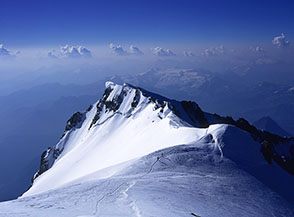 Il Monte Bianco di Courmayeur (4765m.).