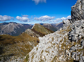 Scorcio sulla Val di Rose e il Monte Sterpi d&rsquo;Alto dalla Cresta Ovest del Boccanera.
