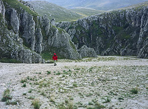 &ldquo;Il guanto rosso&rdquo; (il Canyon della Valianara nel suo tratto pi&ugrave; suggestivo, lato occidentale).