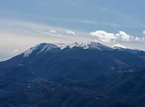 Il Monte Nuria ripreso da ovest.