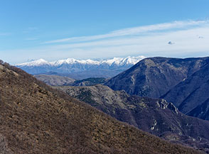 La catena della Laga ripresa da un crinale della Valle Viario.
