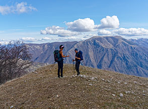 Sulla cima di Monte Bove con il Monte Giano sullo sfondo.
