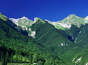 All&rsquo;orizzonte il Vado di Piaverano, fra le Torri di Casanova ed il Monte Brancastello.
