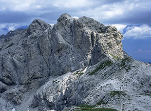 Le Torri di Casanova riprese da ovest.