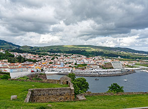 Angra do Heroismo ripresa dalla Fortezza di S&atilde;o Filipe.