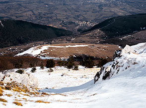 Dalla Cresta Sud-Est del Briccialone vista verso Gagliano Aterno.
