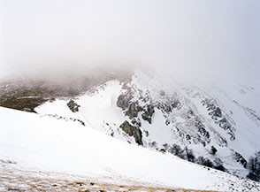 La Cresta Sud-Est del Monte San Nicola avvolta dalle nubi.