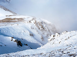 Le nuvole si diradano sulla cresta sopra il Monte San Nicola.
