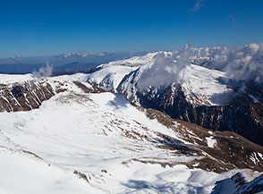 Affaccio sul grande anfiteatro pascolivo dei Pratoni del Cafornia.