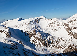 Vista sulla testata della Valle del Bicchero, con sullo sfondo le cime del Costone (sulla sx) e Punta Trento.