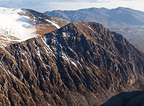 La splendida e frastagliata Costa della Sentina vista dalla Cimata Selva del Coco.