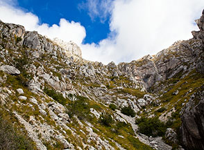 La parte centrale del cosiddetto Canalino si apre in realt&agrave; in un ampio e selvaggio canalone estremamente scenografico.