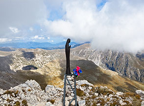 La Madonnina in vetta al Monte Cafornia.