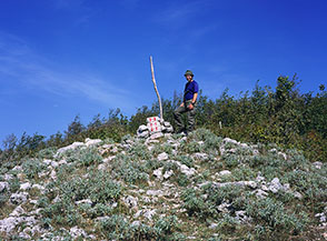 Sulla modesta cima di Monte Calvilli, eppure la pi&ugrave; alta dei Monti Ausoni.