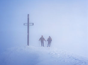 Immersi nelle nuvole in cima a Monte Calvo.