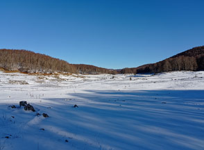 Il vasto piano carsico di Campobuffone, tra i pi&ugrave; belli dei Monti Simbruini.