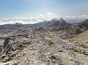 Panorama sul vastissimo altipiano carsico in territorio sloveno chiamato Kaninski Podi.