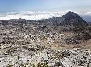 Vista sul vasto altipiano carsico di Kaninski Podi totalmente in territorio sloveno.