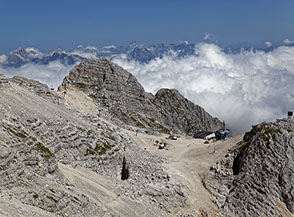 Arrivo degli impianti di sci sloveni sotto il Monte Forato.