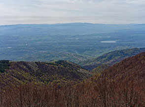 Vista a valle sulla cittadina di Lungro dalla Serra del Lepre.