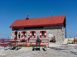 Il Rifugio Massimo Rinaldi in cima al Monte Terminilletto.