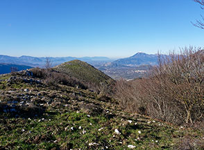 Un tratto della cresta che collega Colle la Monna (sullo sfondo) con Serra la Spina.