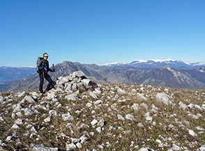 Sferzati dal vento in cima a Monte Cavallo.
