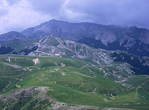 Dalla cima del Monte Cambio vista verso il Terminillo.