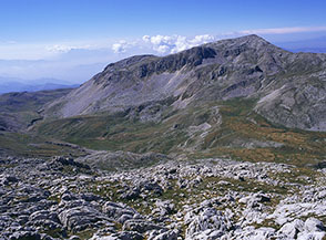 La Valle Monacesca e il Forcellone visti dalla cima di Monte Cavallo.