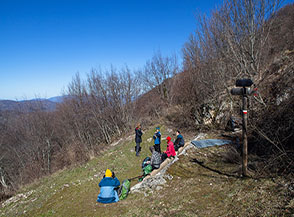 Il fontanile asciutto che s&rsquo;incontra alle pendici del Monte Cervia prima di uscire sui pascoli di Pratarella.