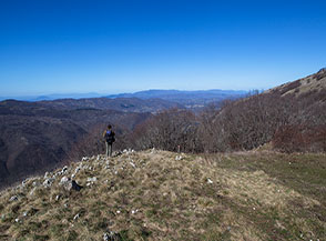 Vista sulla Valle del Turano dai prati di Pratarella.