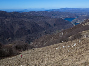 Dai pendii sommitali di Pratarella affaccio sulla Valle del Turano.