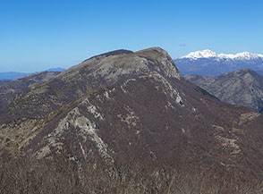 Il Monte Filone (poco evidente in primo piano) ed il Navegna visti da Colle Pobbio.