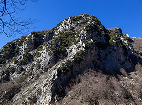 Il costone roccioso da cui prende corpo la Cresta Sud del Monte Filone.