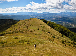 Sulla Cresta Sud-Ovest di Monte Civitella verso Colle di Pago (sullo sfondo).