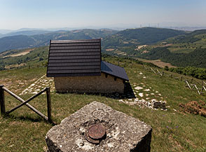 Dalla cima del Monte Cornacchia panorama verso sud.