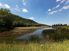 Sulle sponde del Lago Pescara.