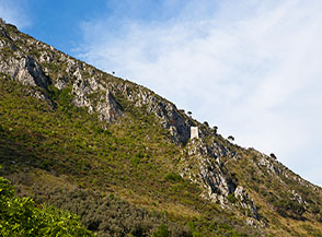 La Torricella alle pendici della Cresta Sud del Monte Santa Croce.