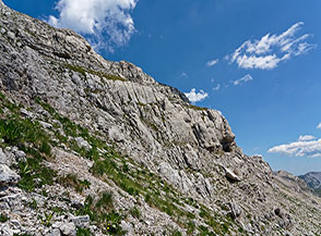 Scorcio lungo la risalita del versante meridionale del Monte Corvo per guadagnare la cresta sommitale.