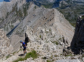 Sul sentiero che segue la Cresta Sud-Est del Monte Corvo.