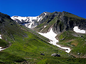 Affaccio sull&rsquo;ampia conca erbosa ai piedi del Valle Crivellaro.