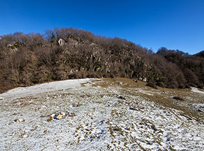 Scorcio sui prati della Retommella alle pendici del Monte Costasole.