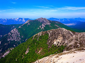 Colle le Lisce e il Monte Tarino (in secondo piano) visti dal Cotento.