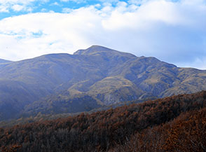 Il versante orientale di Monte Cusna.