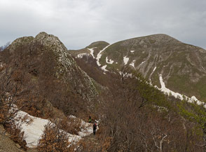 Nei pressi di Sella Schiena d&rsquo;Asino con vista sul Monte Papa.
