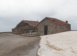 Il Santuario Madonna di Sirino posto sulla cima del Monte Sirino.